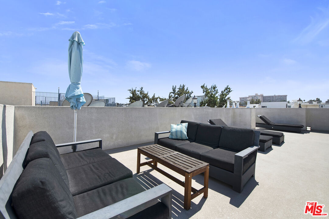 122 N Clark Dr Unit: 404