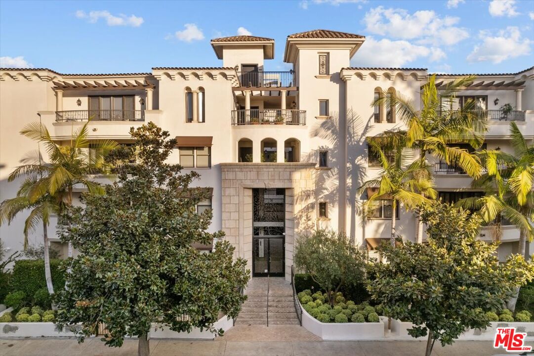 122 N Clark Dr Unit: 404