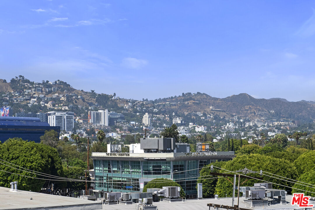 122 N Clark Dr Unit: 404