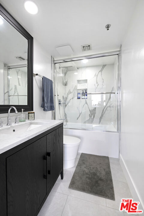 122 N Clark Dr Unit: 404