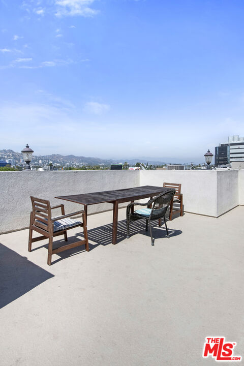 122 N Clark Dr Unit: 404