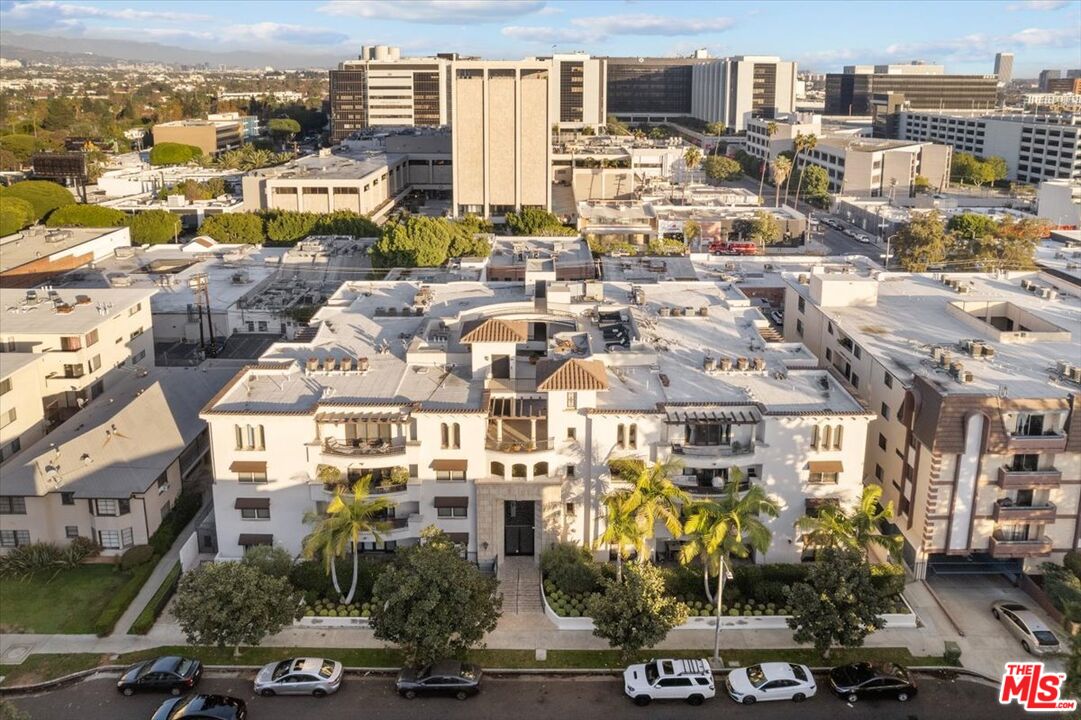 122 N Clark Dr Unit: 404