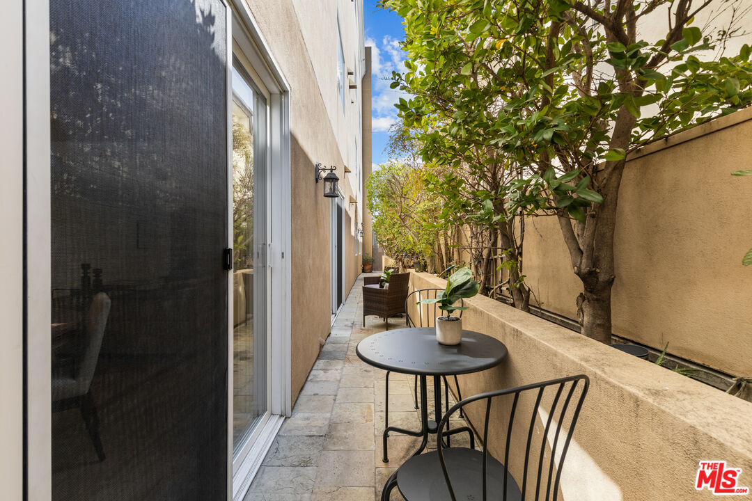 11932 Goshen Ave Unit: 102