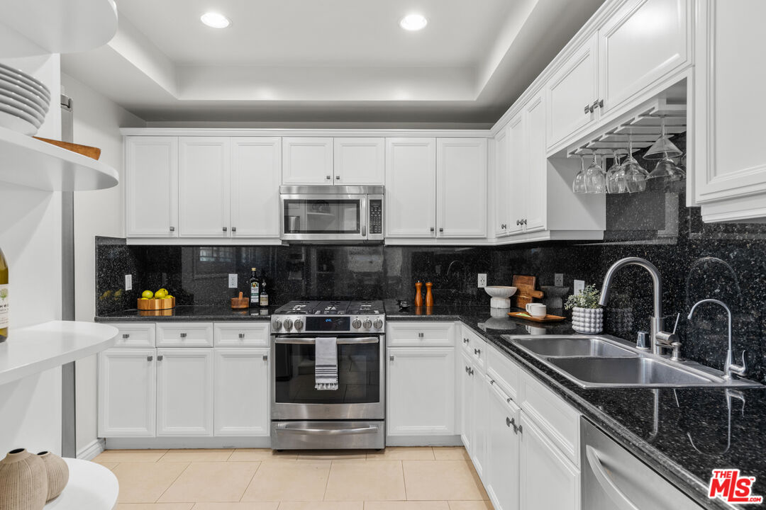 11932 Goshen Ave Unit: 102