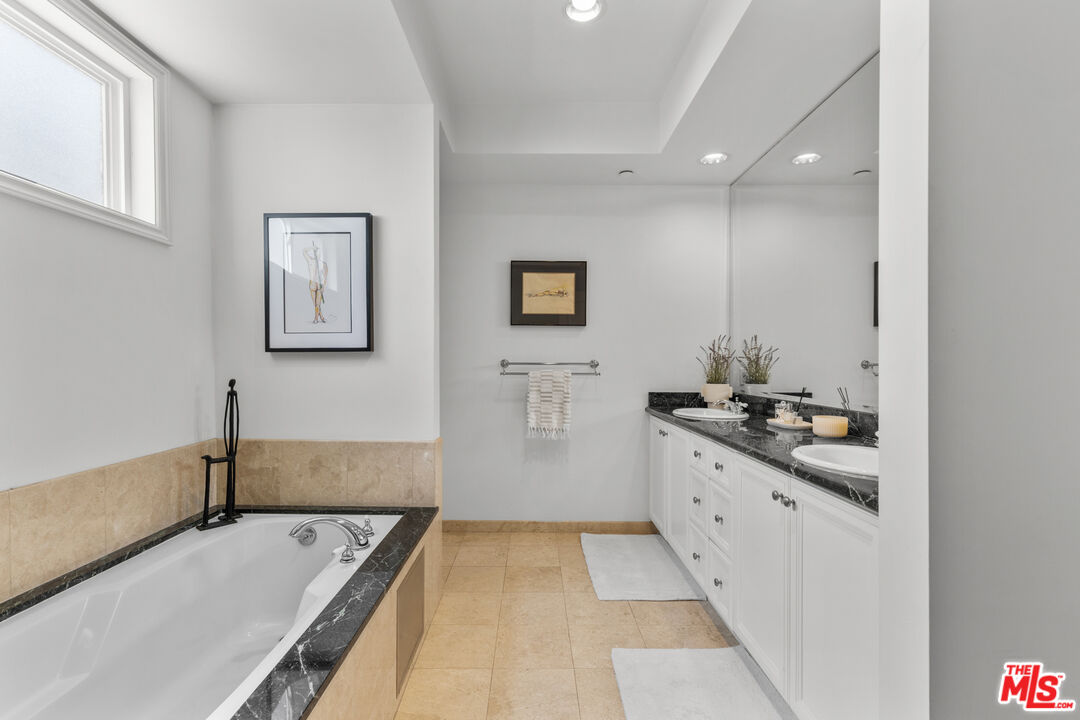 11932 Goshen Ave Unit: 102