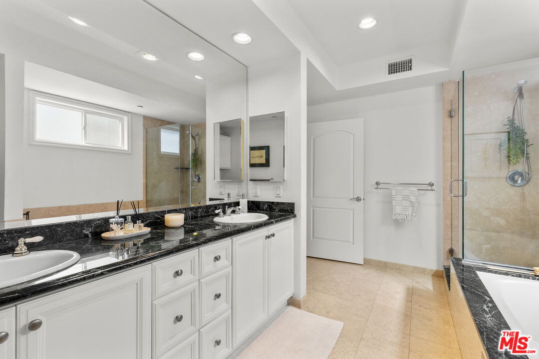 11932 Goshen Ave Unit: 102