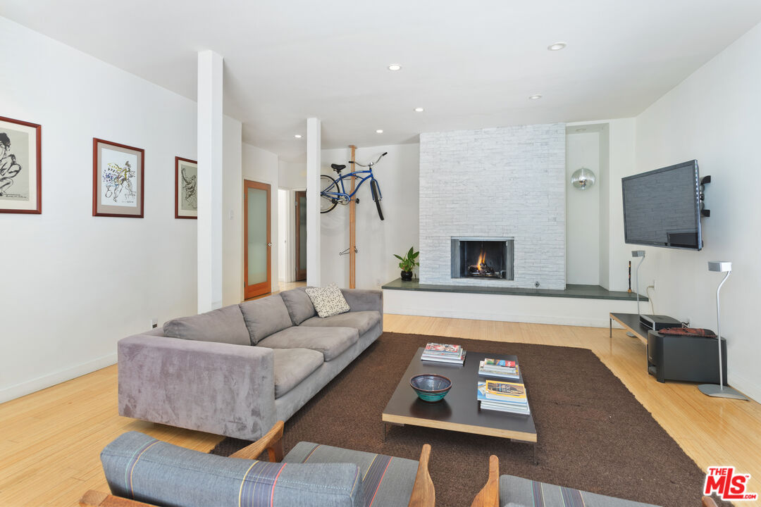 11906 Gorham Ave Unit: 1