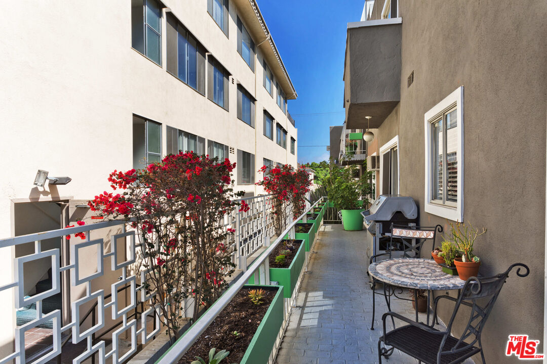 11906 Gorham Ave Unit: 1