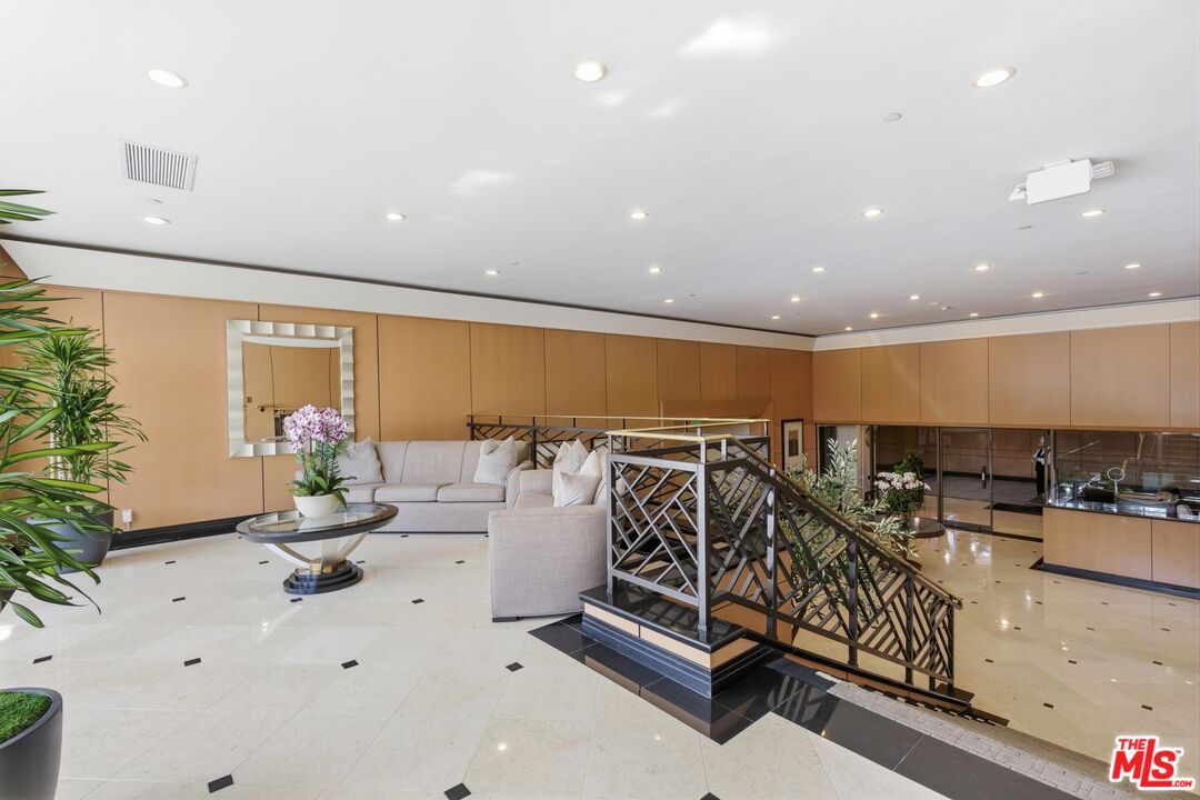 211 S Spalding Dr Unit: 107N