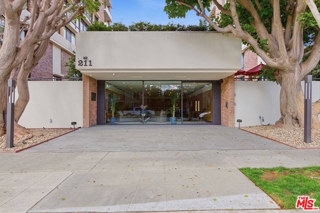 211 S Spalding Dr Unit: 107N