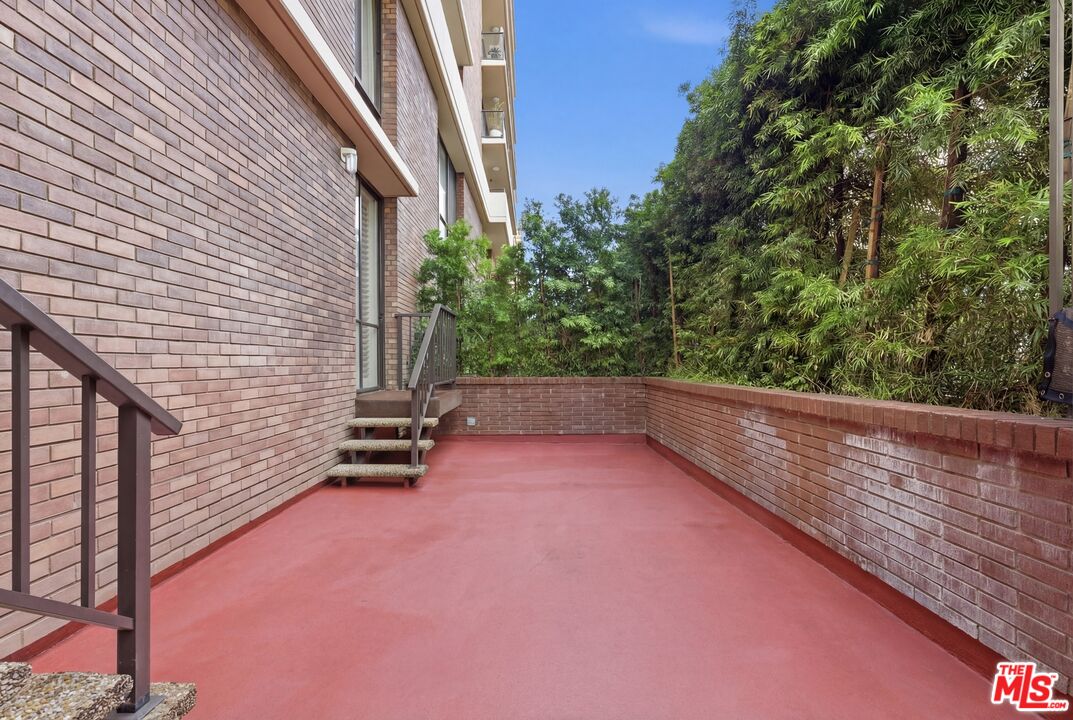 211 S Spalding Dr Unit: 107N