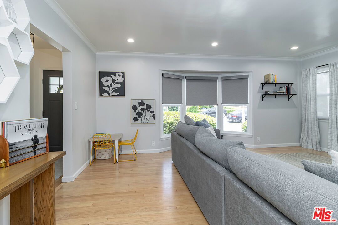 3022 S Beverly Dr