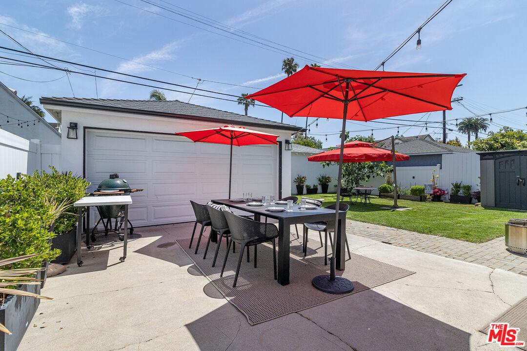 3022 S Beverly Dr