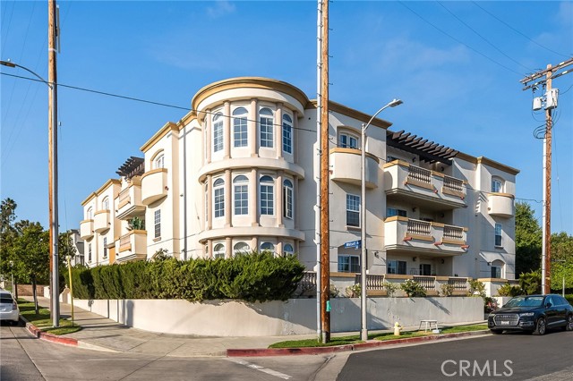 4832 Whitsett AVE Unit: 305