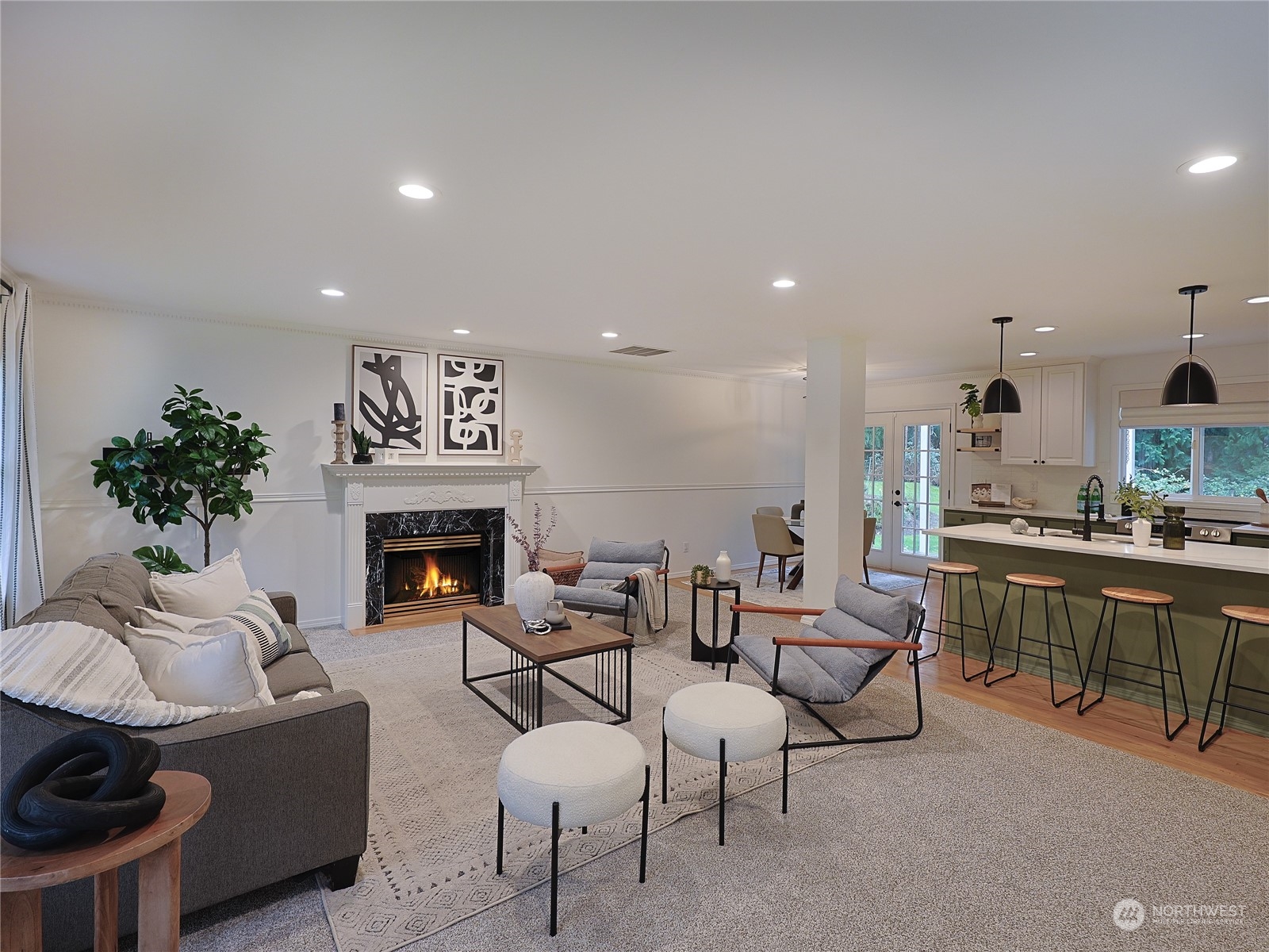 3420 East Broadway St