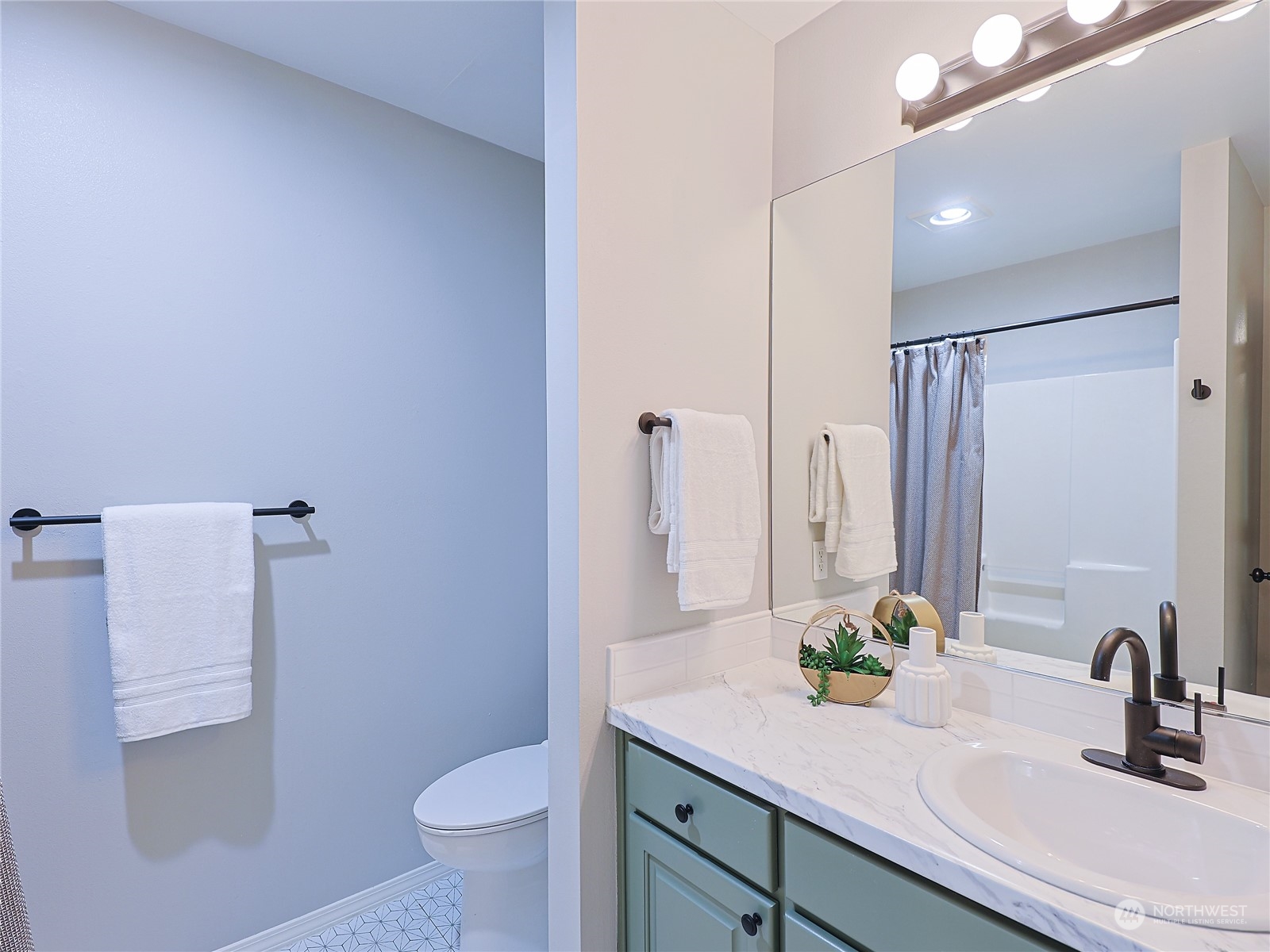 3420 East Broadway St