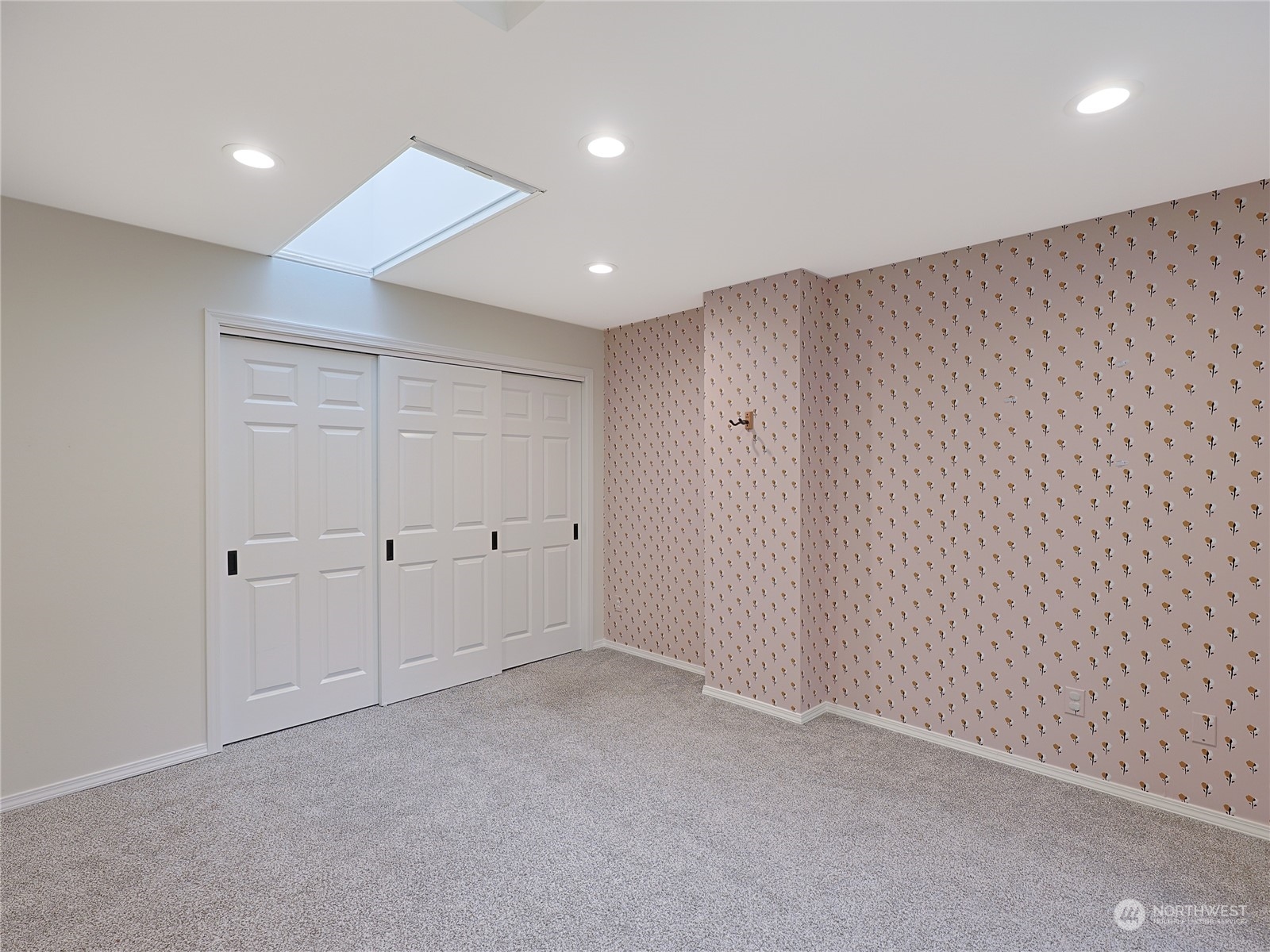 3420 East Broadway St