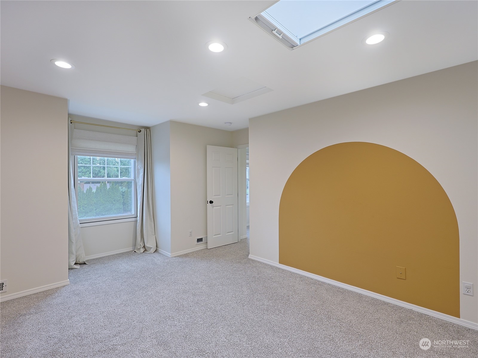 3420 East Broadway St