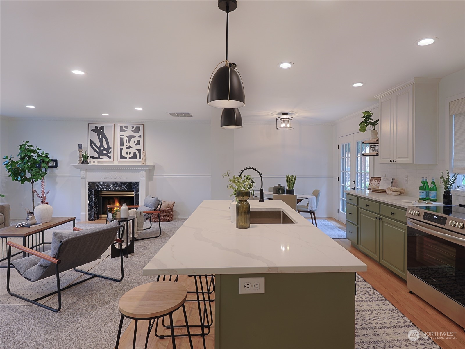 3420 East Broadway St