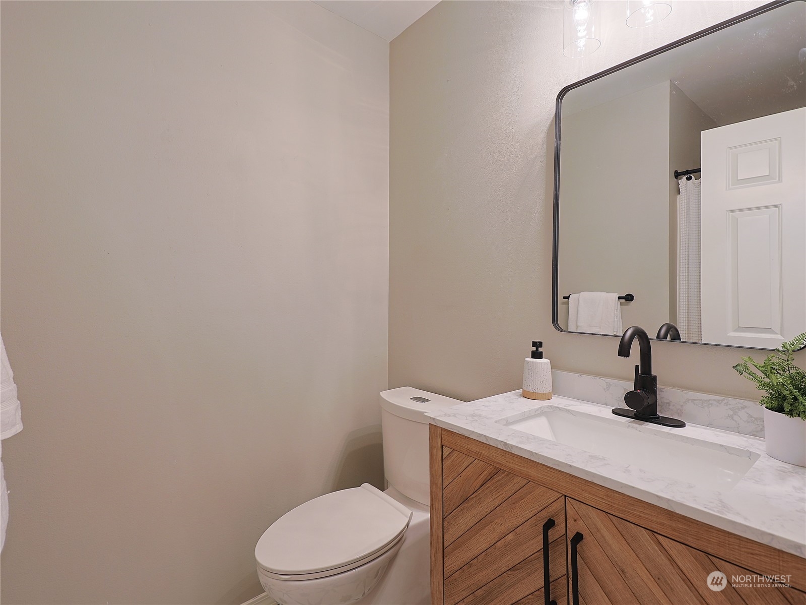 3420 East Broadway St