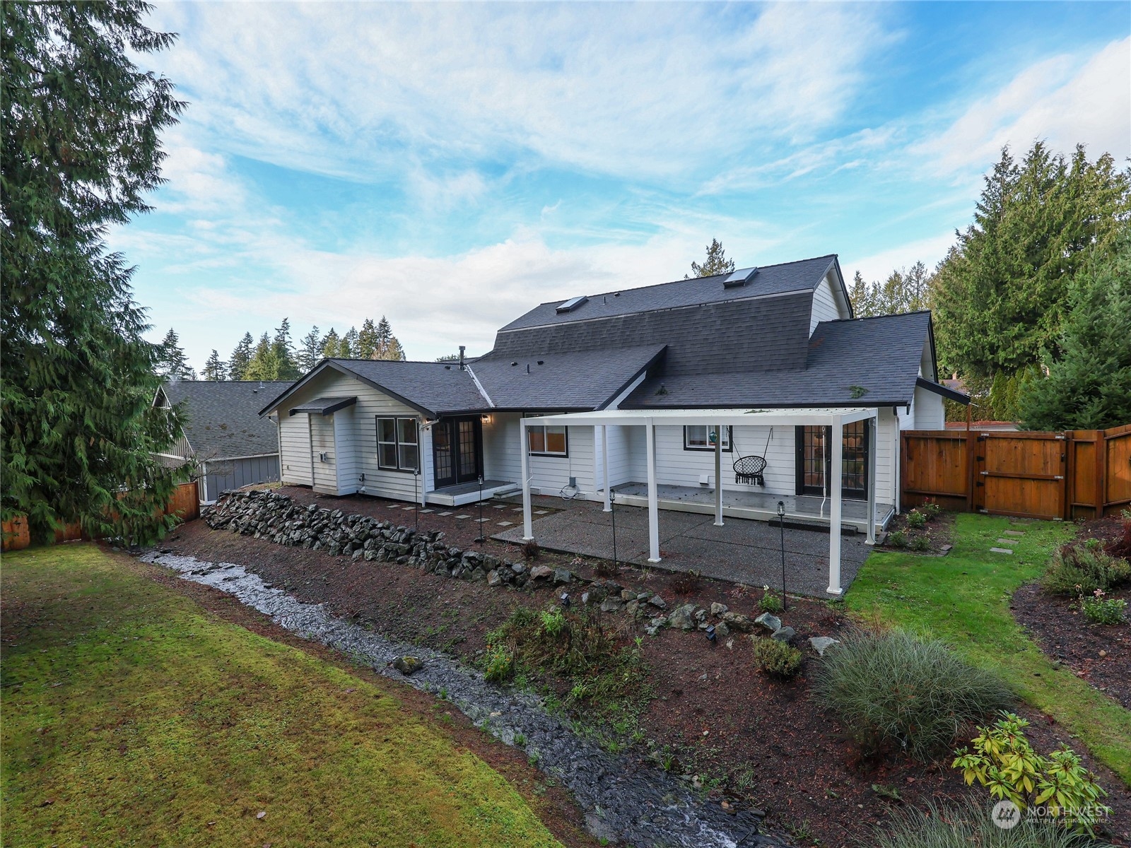 3420 East Broadway St