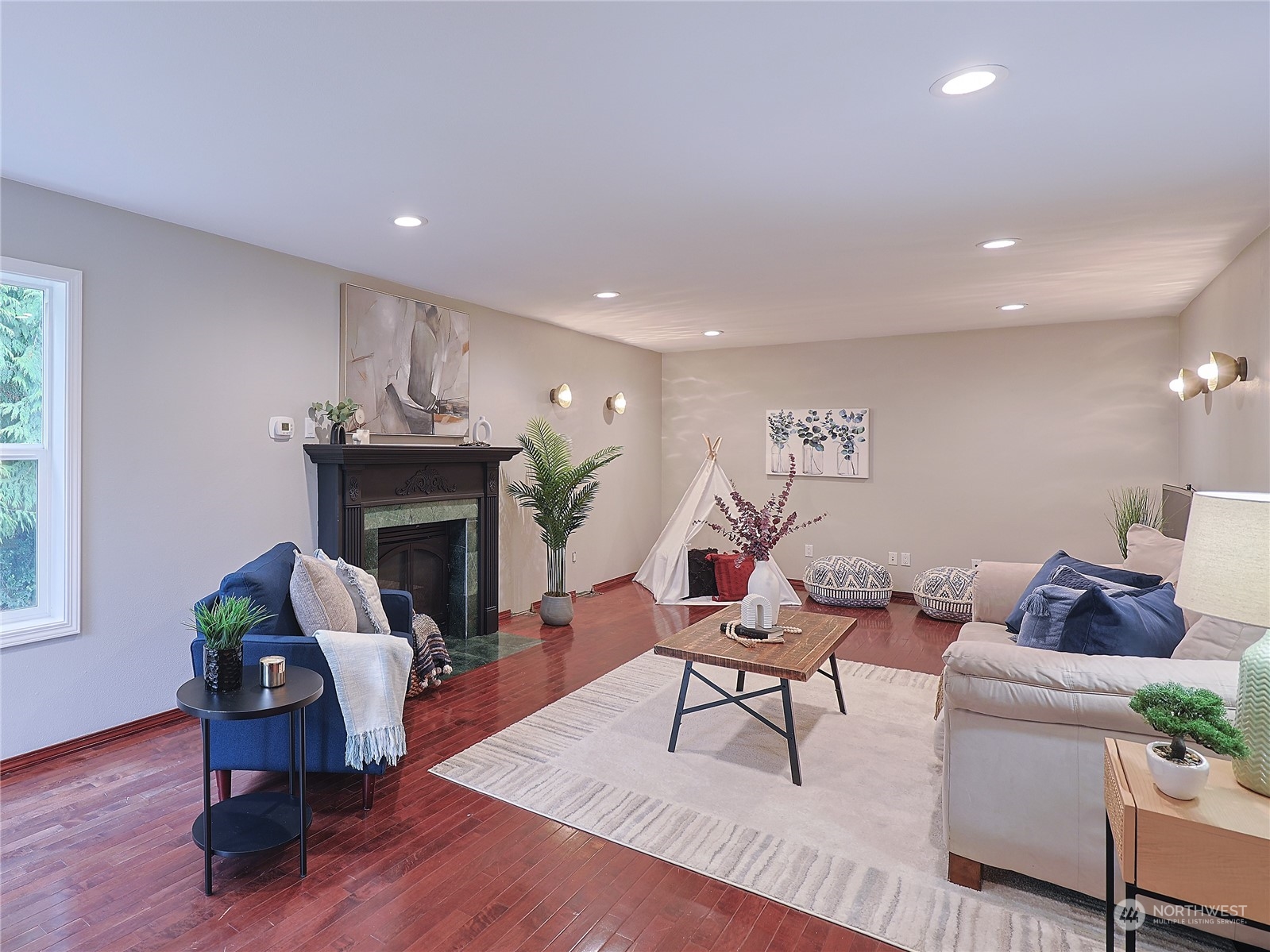 3420 East Broadway St