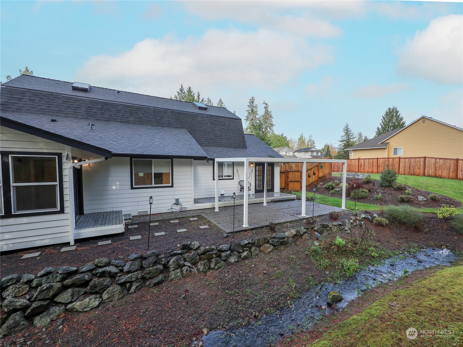 3420 East Broadway St