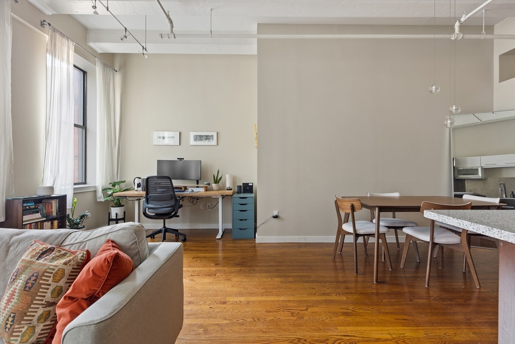 88 Kingston St # 3D