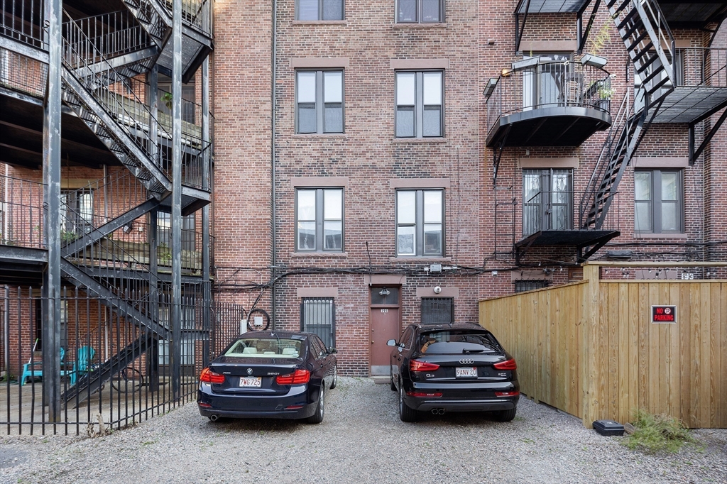 191 Saint Botolph St # 4