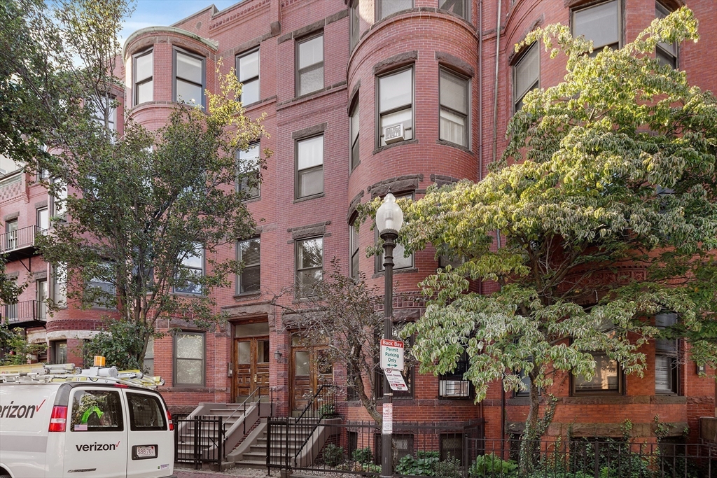 191 Saint Botolph St # 4