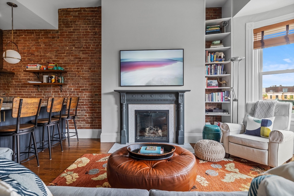 191 Saint Botolph St # 4