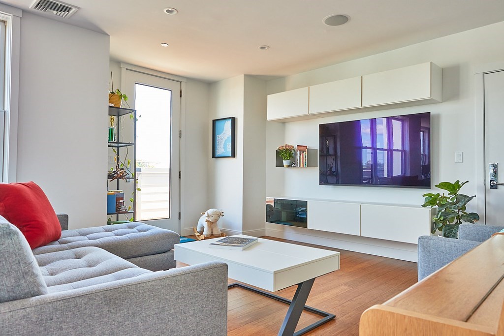 290 Highland Avenue Unit: PHA