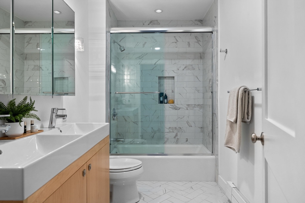 494 East 7th St