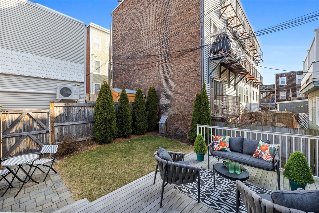 494 East 7th St