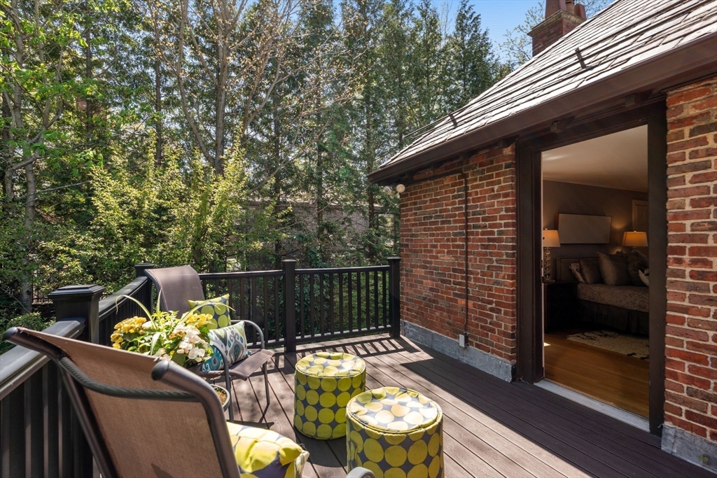 21 Woodchester Dr