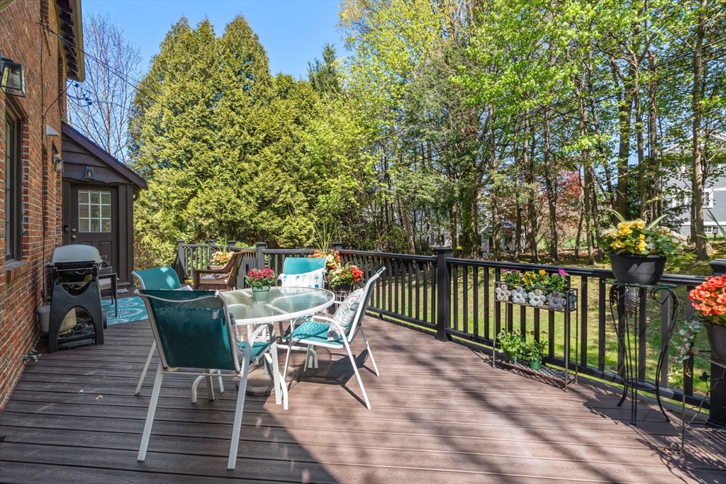 21 Woodchester Dr