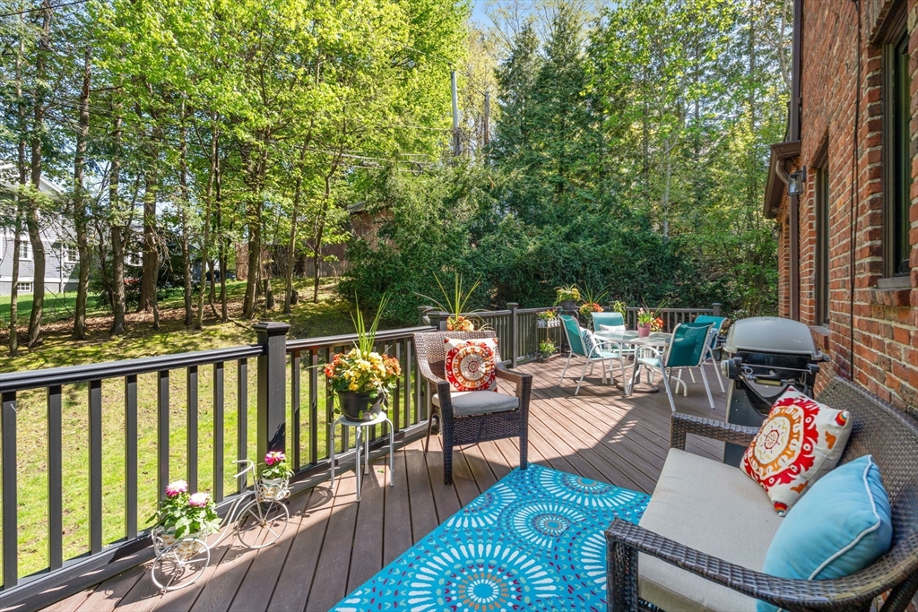 21 Woodchester Dr