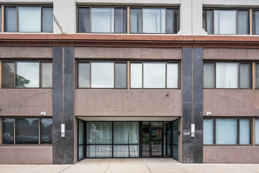 169 Monsignor Highway # 810