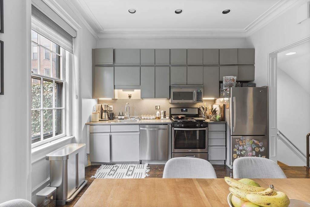 4 Cazenove Street # 1