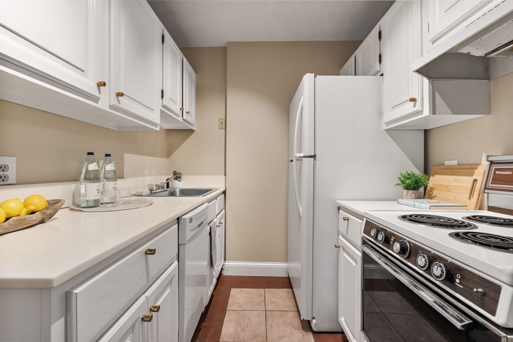 437 Marlborough Street # 21