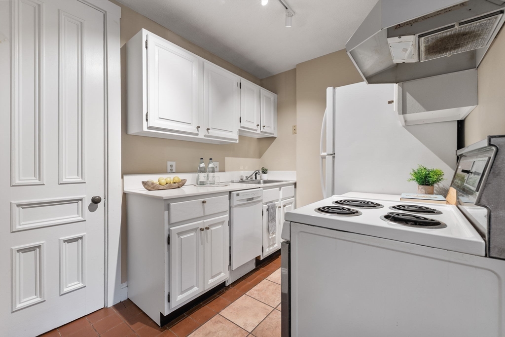 437 Marlborough Street # 21