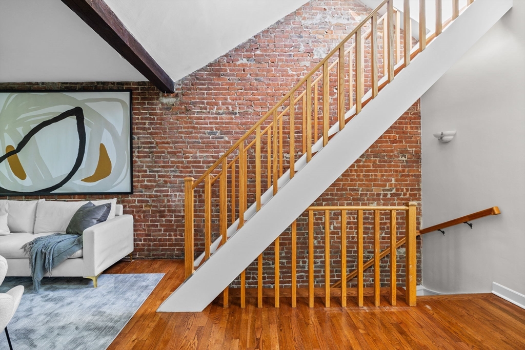 Renovated 2 Bed with Private Roof Deck