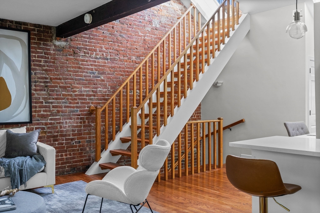 Renovated 2 Bed with Private Roof Deck