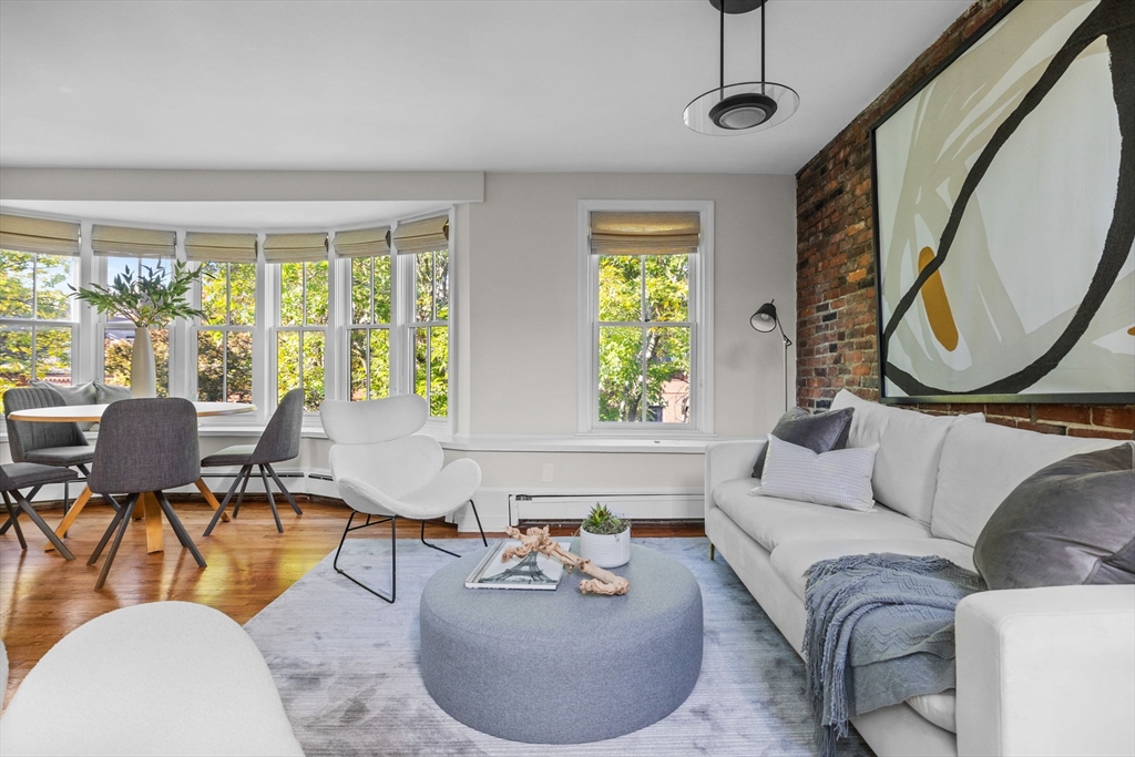 Renovated 2 Bed with Private Roof Deck