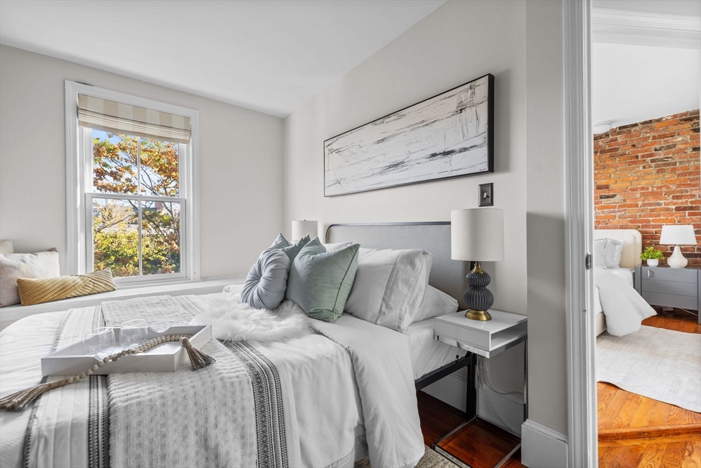 Renovated 2 Bed with Private Roof Deck