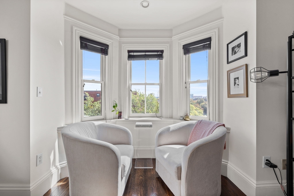 433 Columbus Ave # 4