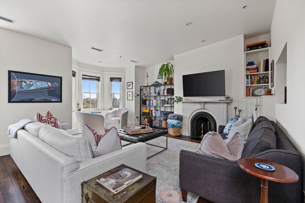 433 Columbus Ave # 4