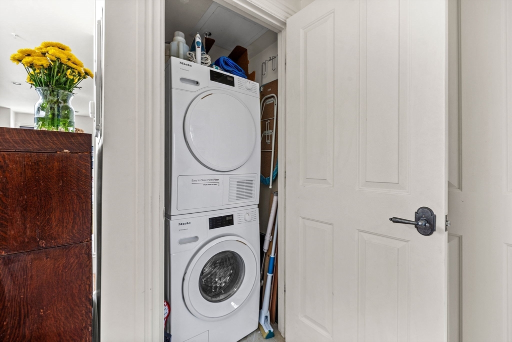 433 Columbus Ave # 4