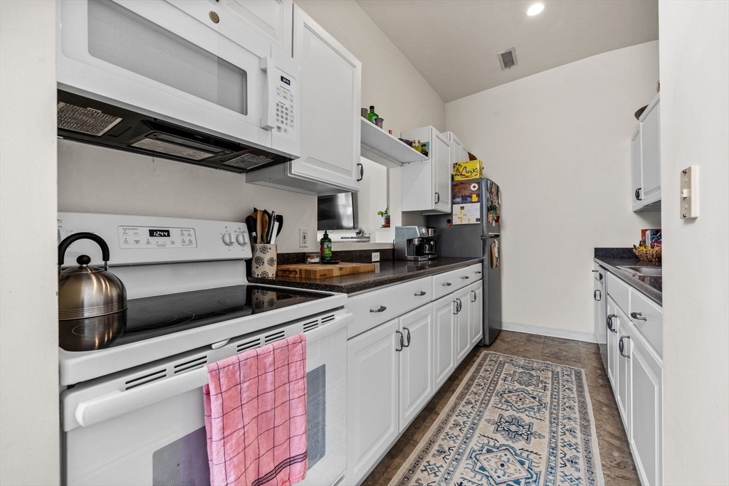 433 Columbus Ave # 4