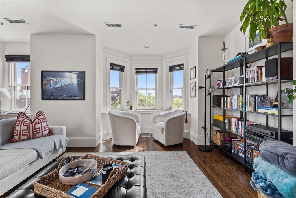 433 Columbus Ave # 4